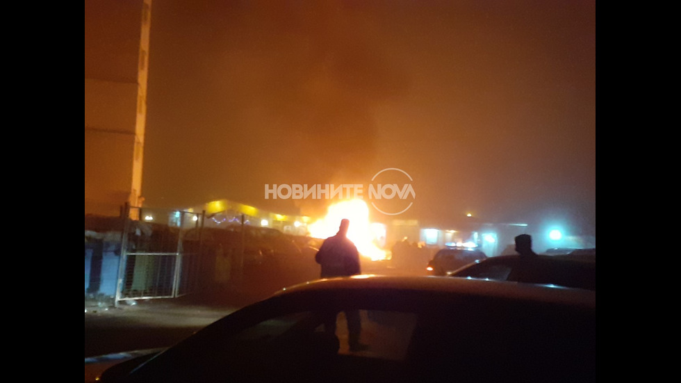 Коли пламнаха на паркинг в София