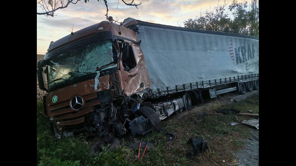 Шофьор загина при челен удар с камион на пътя Шумен-Русе