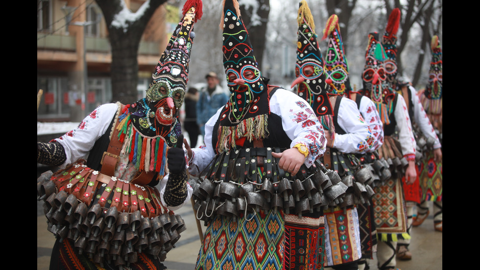 „Сурва” се завърна в Перник