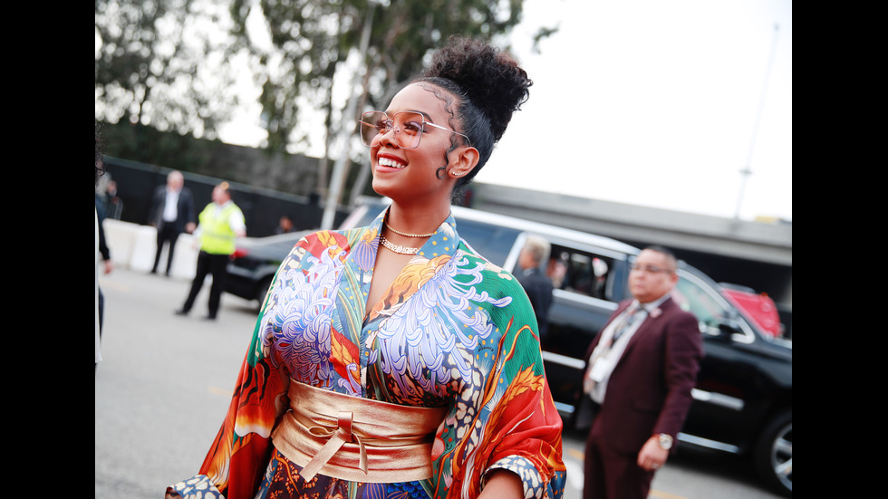 Стил и сексапил завладяха червения килим на наградите „Грами”