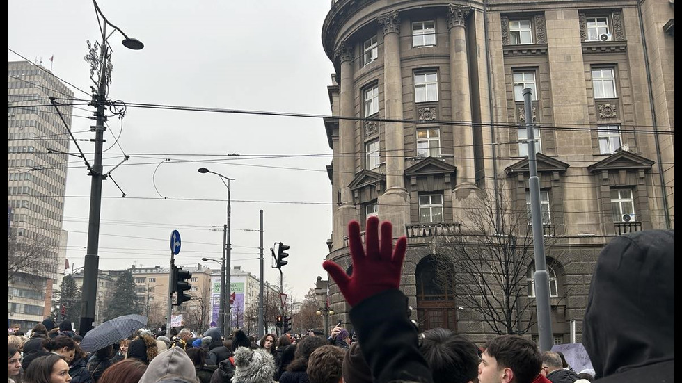 Хиляди блокираха мостове в Нови Сад