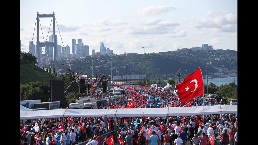 Турция отбелязва годишнината от опита за преврат