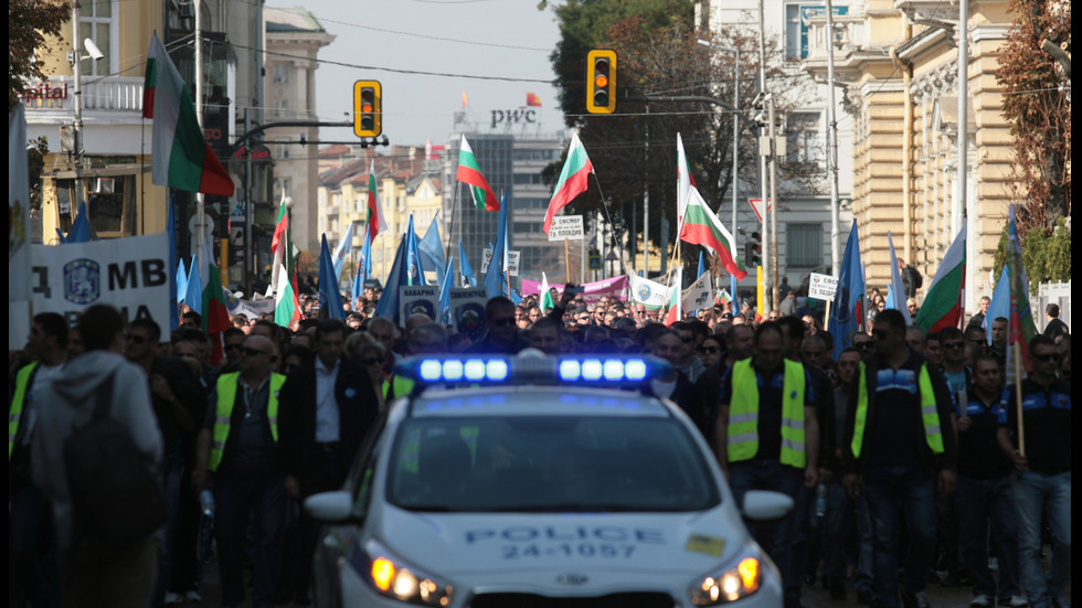 Полицаите отново на протест