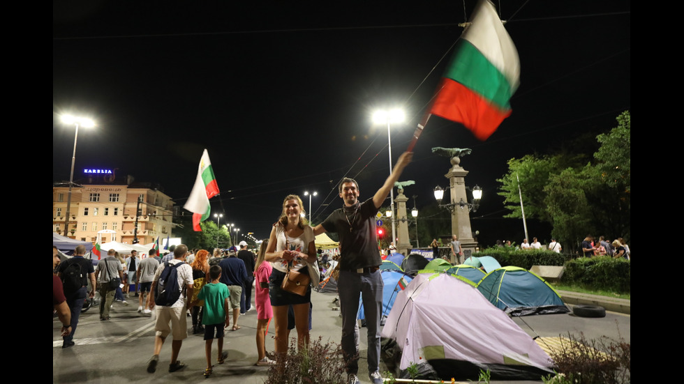 ПРОТЕСТИТЕ: Митинг пред испанското посолство, шествие из София