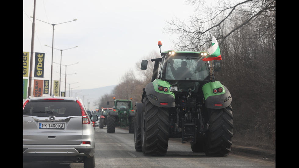 Протестът на земеделците и блокадите на ключови места продължават