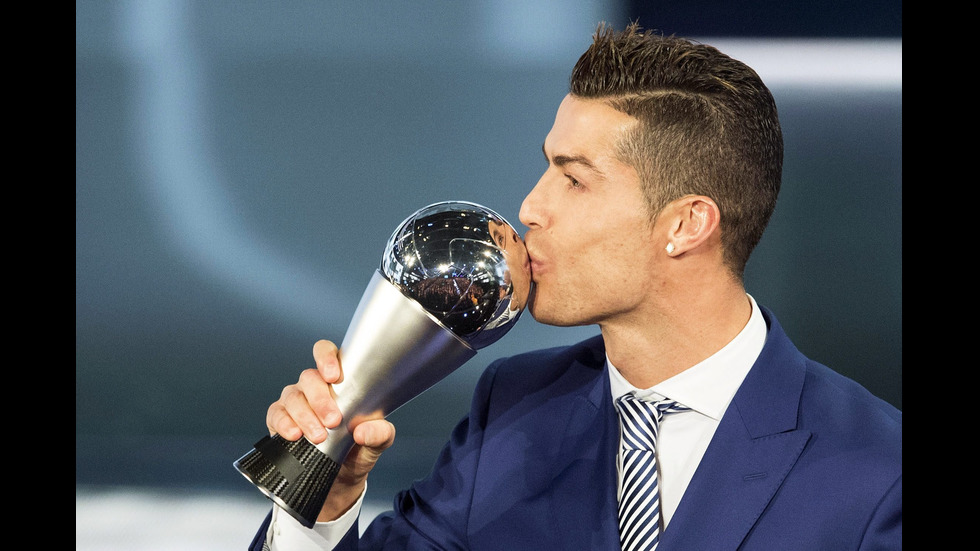 Роналдо грабна приза за най-добър футболист