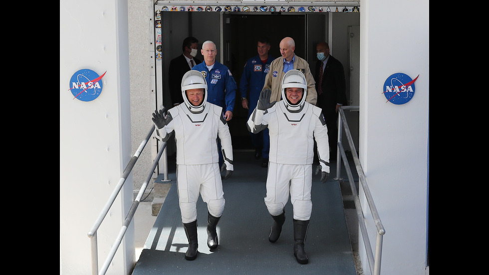 SpaceX отново ще опита да изстреля двамата космонавти до МКС (ВИДЕО)