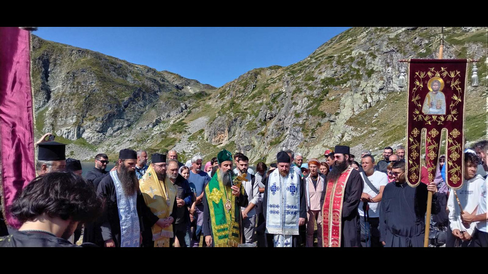 Патриарх Даниил се появи на кон за водосвет на Рила (СНИМКИ)