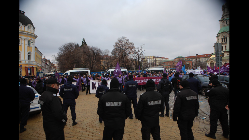 Работници от въглищните централи - на протест в София