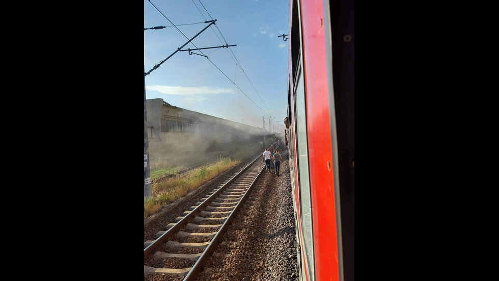 Запали се локомотивът на пътническия влак Ямбол - Бургас