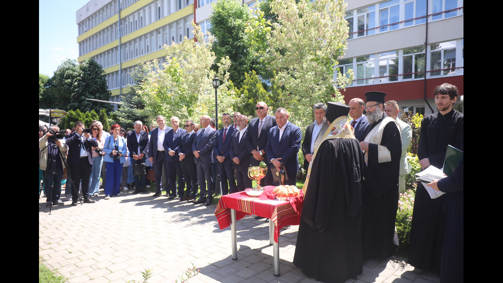 Откриха паметник на лекарите, загинали от COVID-19