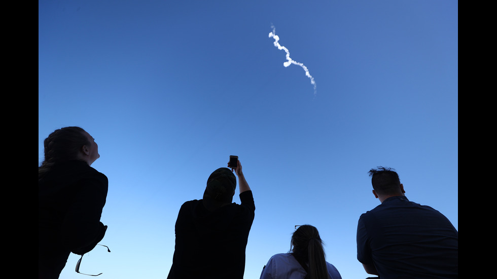 Космическите туристи на "Блу ориджин" се приземиха