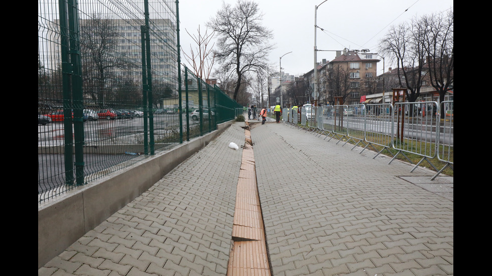 Пропадна тротоар в центъра на София