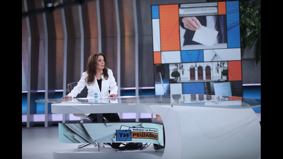 ЗАД КАДЪР: Изборният ден по NOVA В СНИМКИ