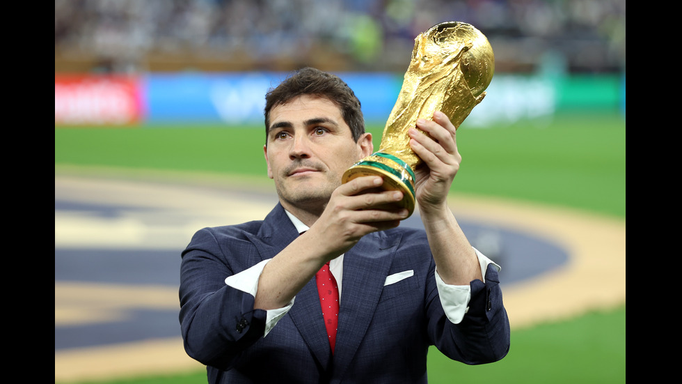 АРЖЕНТИНА ШАМПИОН! Меси вдига световната купа след невиждана драма в Катар