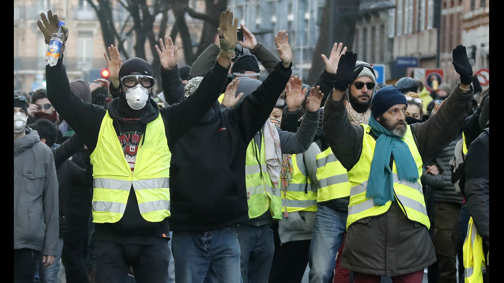 Сблъсъци в Париж по време на протеста на "жълтите жилетки"