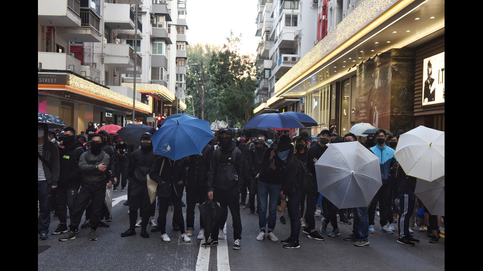 Хиляди на протест в Хонконг, има арестувани