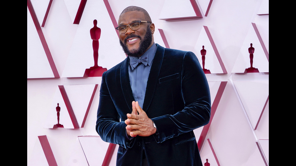 В ИМЕТО НА РОЛЯТА: Звездите, „сменили” пола си на екрана