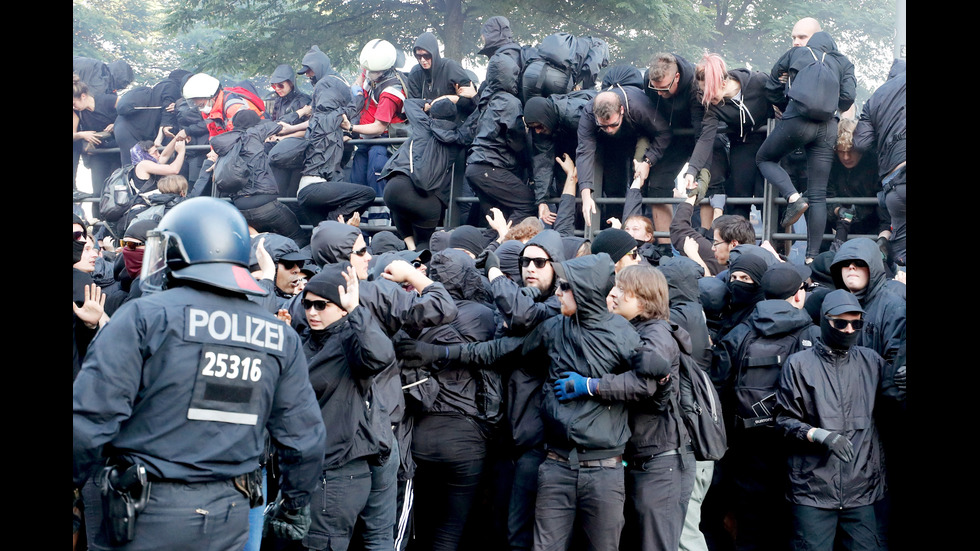 Сблъсъци между полицията и протестиращи срещу Г-20 в Хамбург