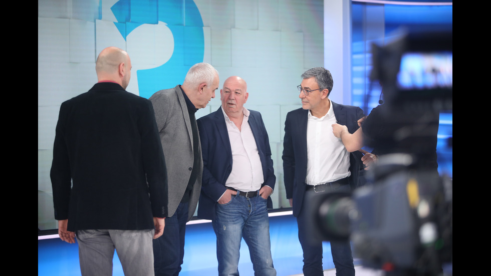 ЗАД КАДЪР: Изборният ден по NOVA В СНИМКИ