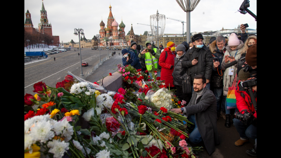 Хиляди руснаци почетоха паметта на Борис Немцов