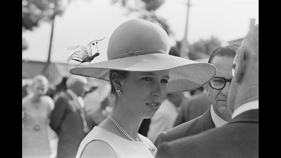 Кралски особи с уникален дизайн на шапките си