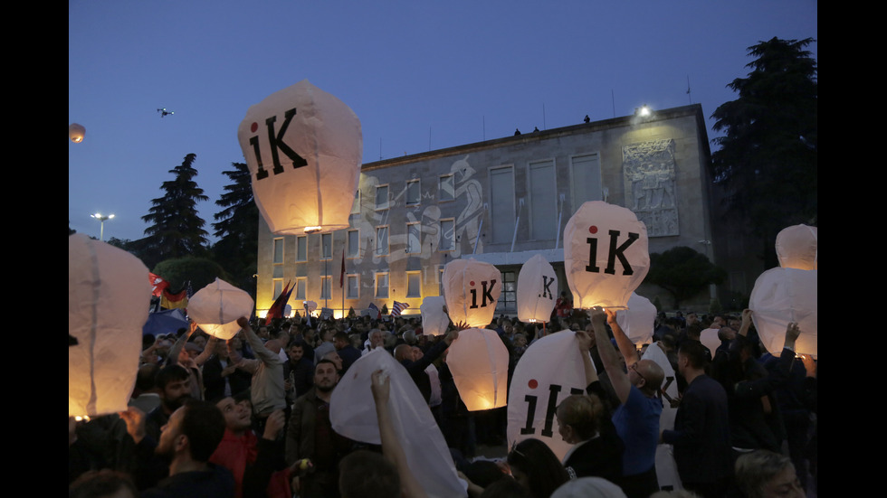 Демонстрация на опозицията в Тирана ескалира
