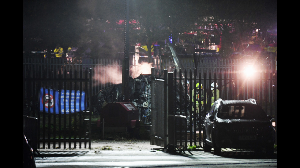 Хеликоптерът на собственика на „Лестър” се разби до стадиона на клуба