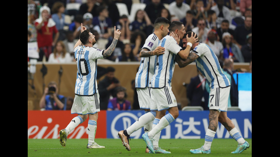 АРЖЕНТИНА ШАМПИОН! Меси вдига световната купа след невиждана драма в Катар