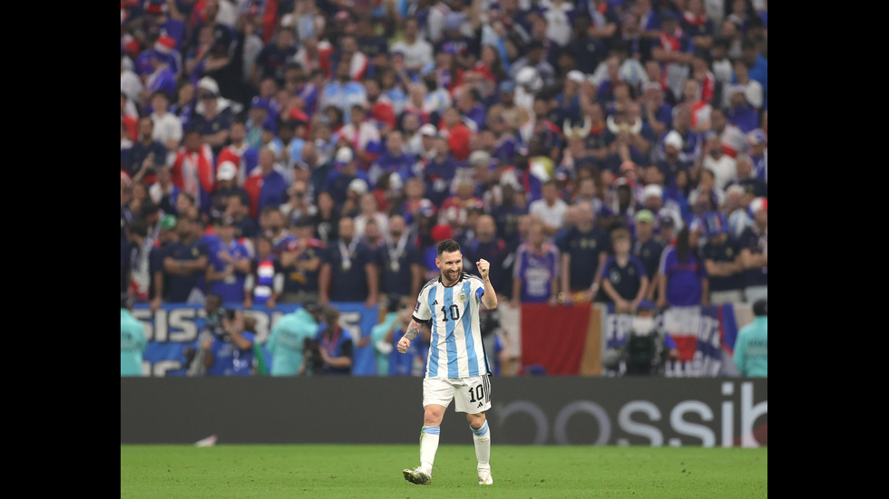 АРЖЕНТИНА ШАМПИОН! Меси вдига световната купа след невиждана драма в Катар