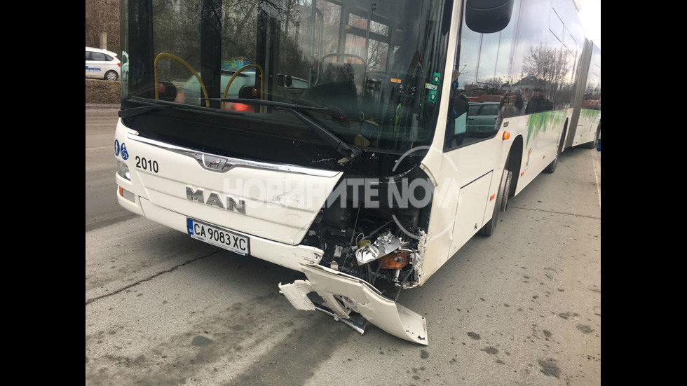 11 коли са катастрофирали заради бетон по асфалта в София