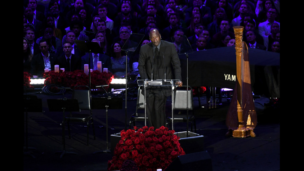 Хиляди се простиха с Коби Брайънт