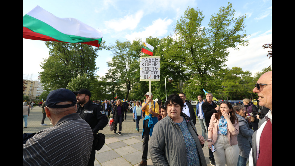 Сблъсъци белязаха протеста край Паметника на Съветската армия