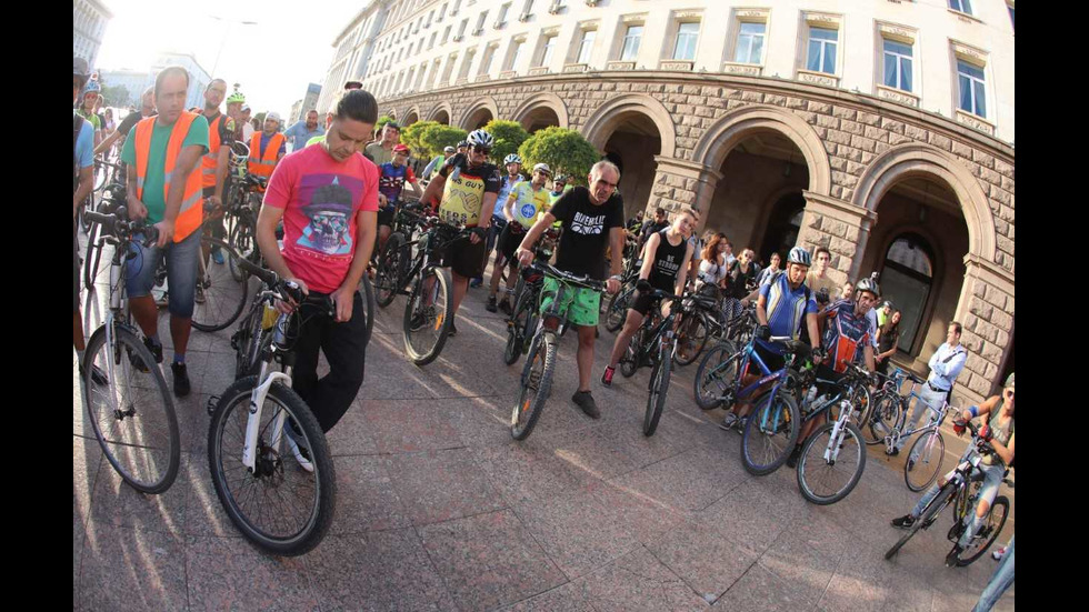 Шествие на велосипедисти в София