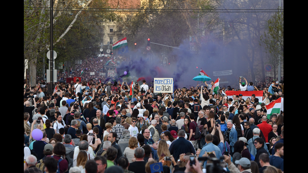 Протести в Унгария срещу изборната победа на Орбан