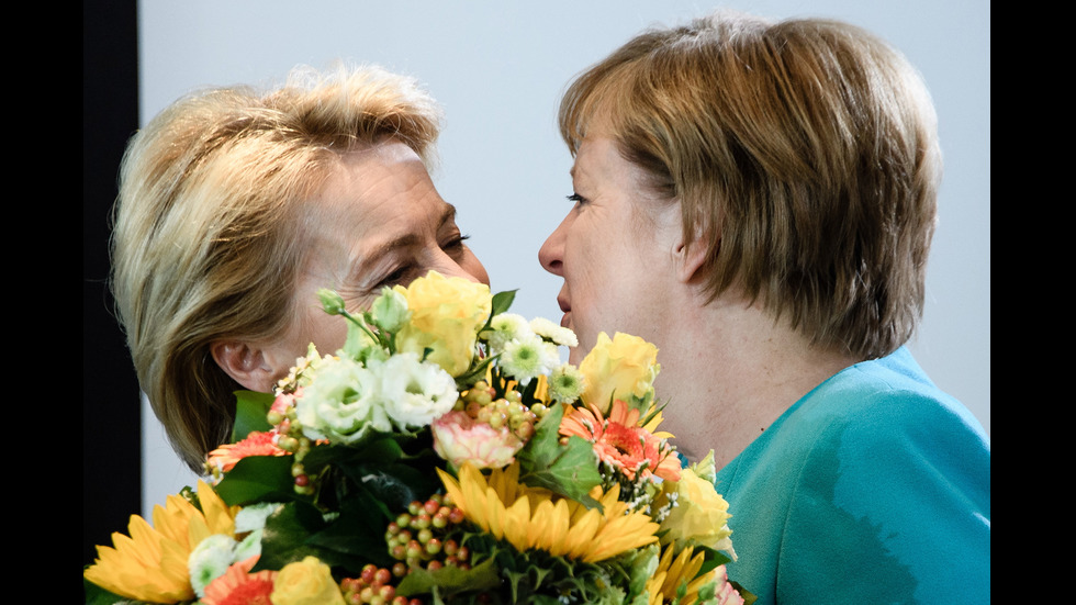 Меркел получи букет цветя в началото на правителственото заседание