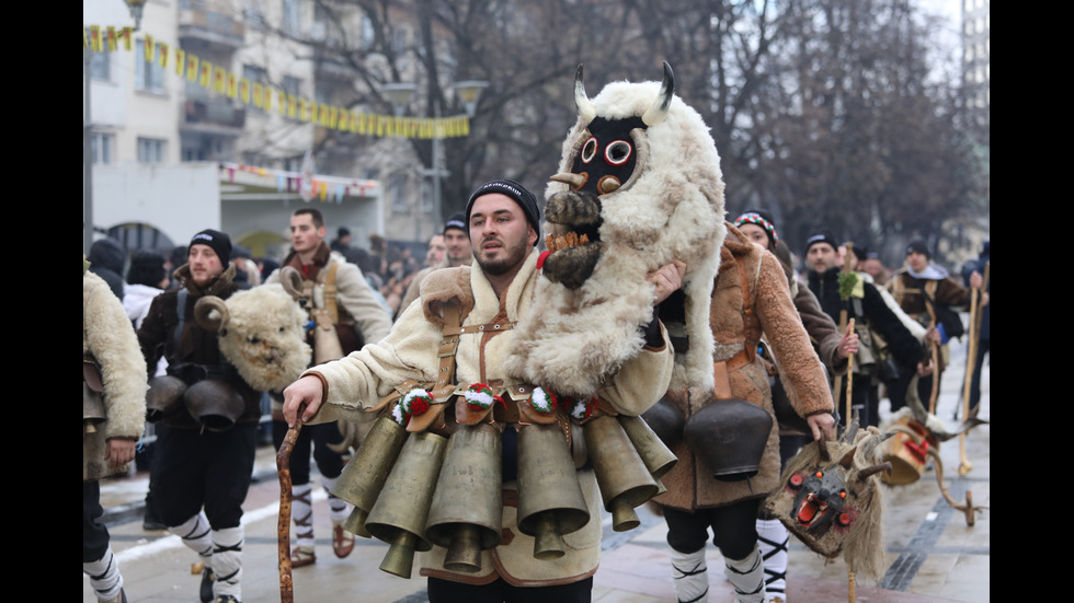 Фестивалът на маскарадните игри "Сурва" в Перник