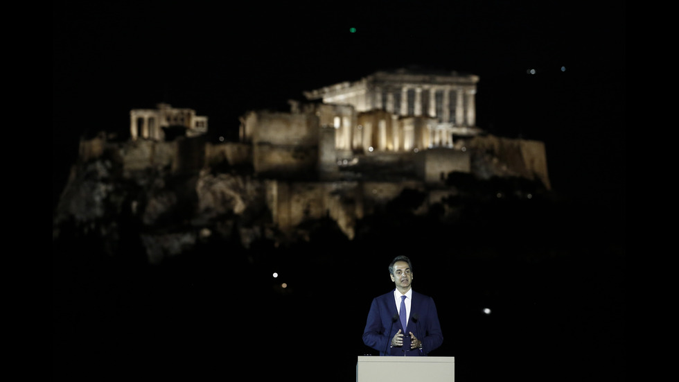 Нови светлини озариха Акропола в Атина
