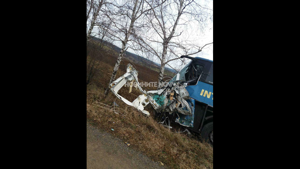 Линейка и автобус се сблъскаха край Омуртаг