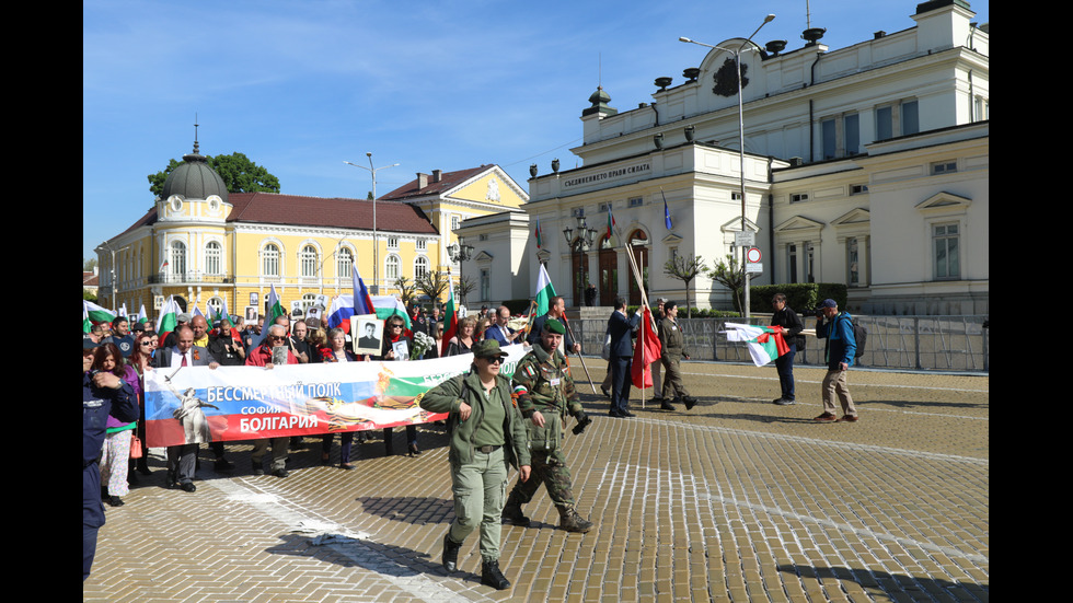 Нарисуваха украинското знаме върху Паметника на Съветската армия