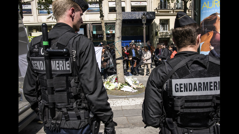 Ден след стрелбата в Париж