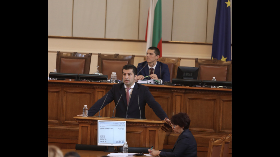Депутатите обсъждат отстраняването на председателя на парламента