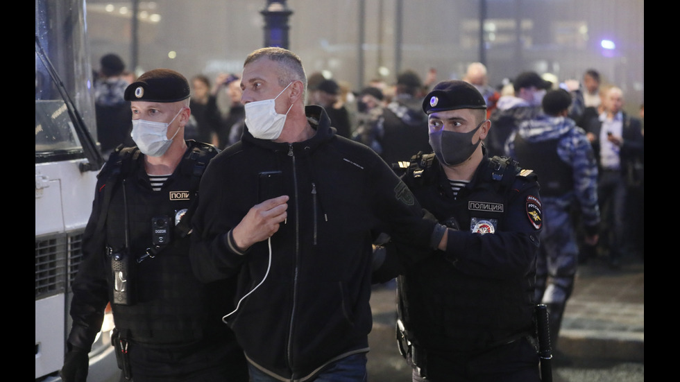 Над 100 задържани след протест за оставката на Путин в Москва