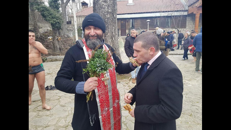 15 смелчаци взеха участие в богоявленския ритуал на Йордановден в Девня