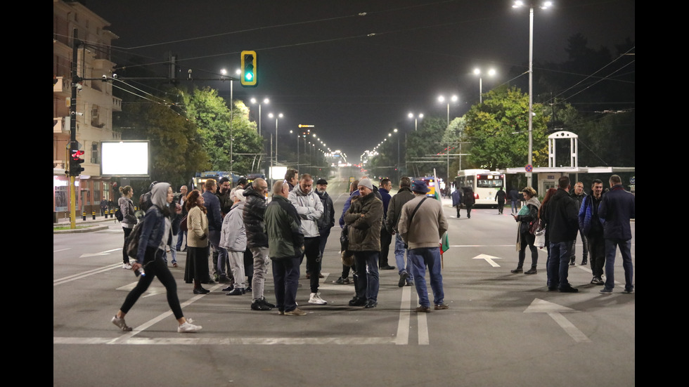 Протестиращи блокираха движението при "Орлов мост"