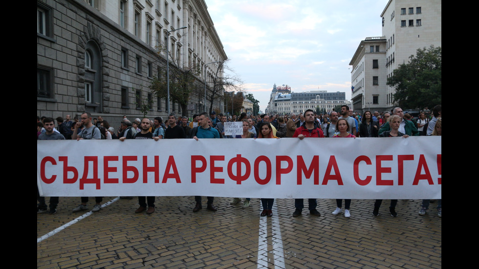 Протест заради кандидатурата на Гешев за главен прокурор блокира центъра на София