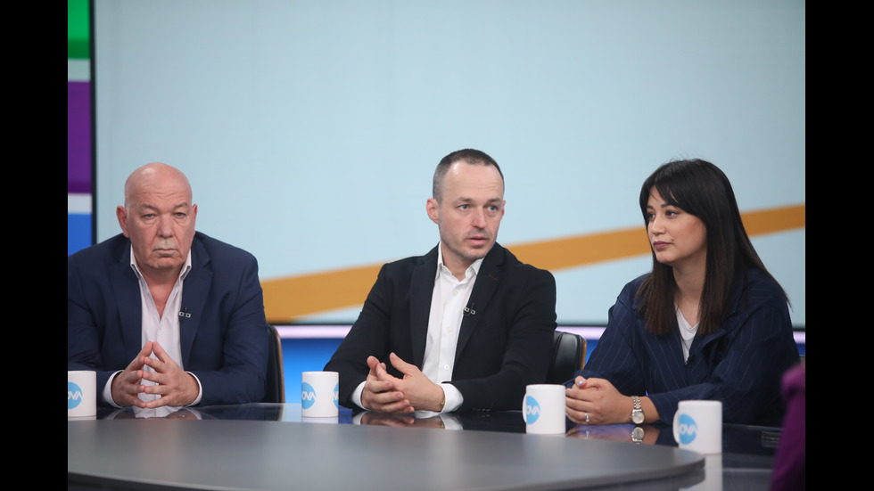 ЗАД КАДЪР: Изборният ден по NOVA В СНИМКИ