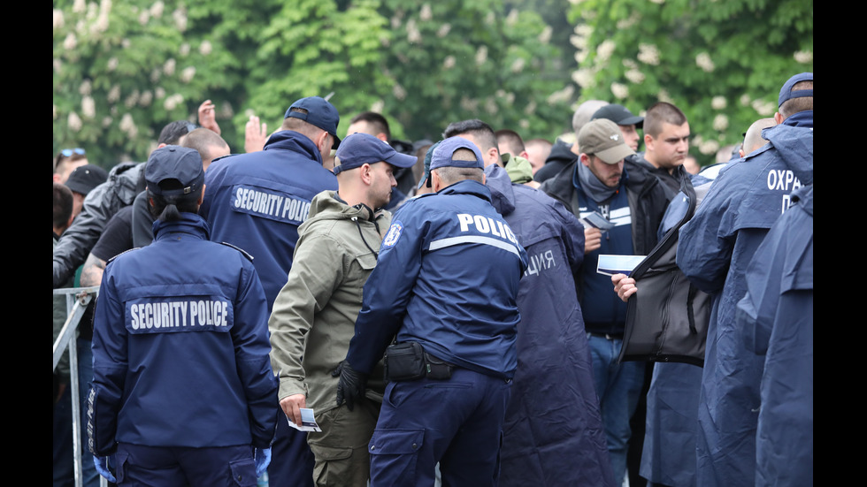 Фенове на "Локомотив"-Пловдив влизат на стадион "Васил Левски" преди финала за Купата