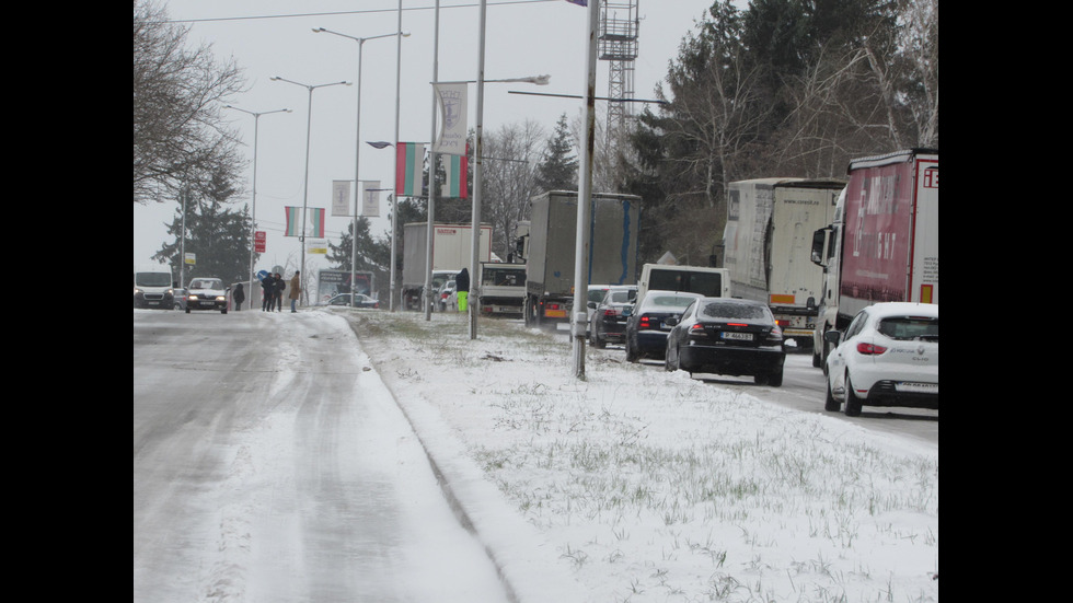 Пътят Русе-Бяла е затворен, 7 населени места имат проблеми с тока