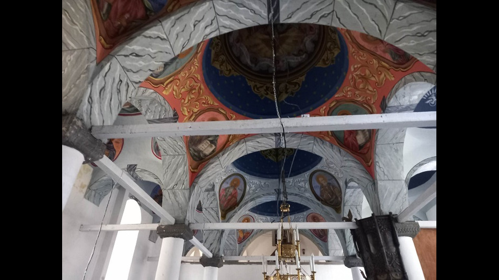 Реставратор твърди, че е открил четири стенописа в стила на рода Доспевски